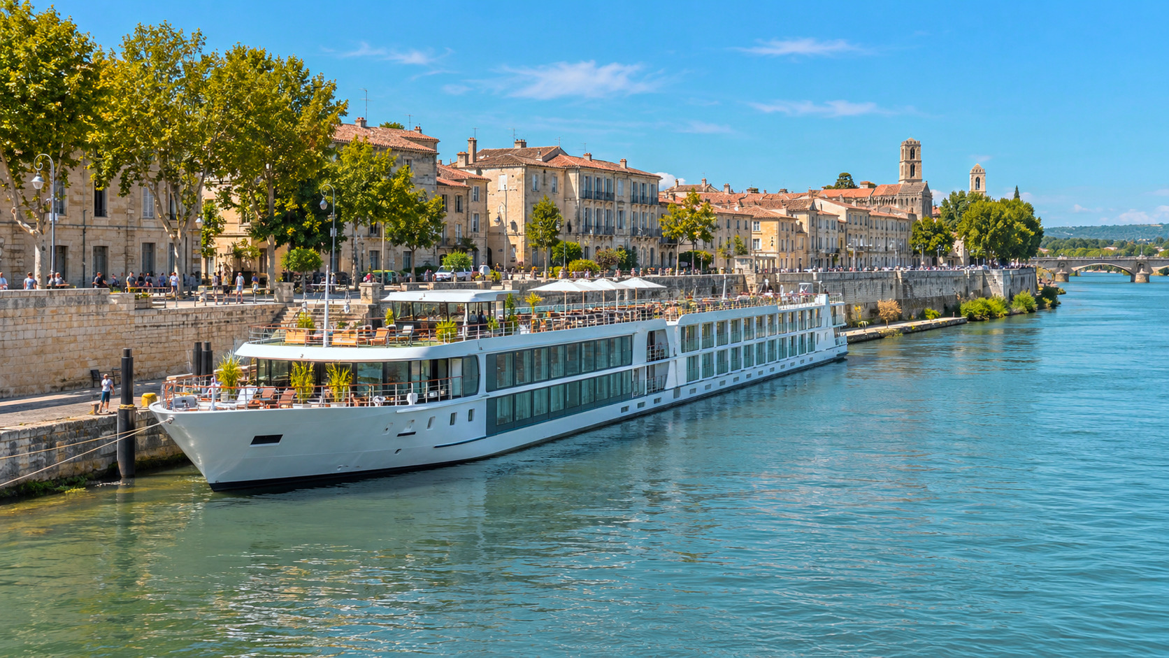 Quai Lamartine, Arles, croisière fluviale