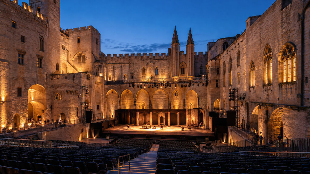 Festival d'Avignon, Cour d'honneur du Palais des Papes
